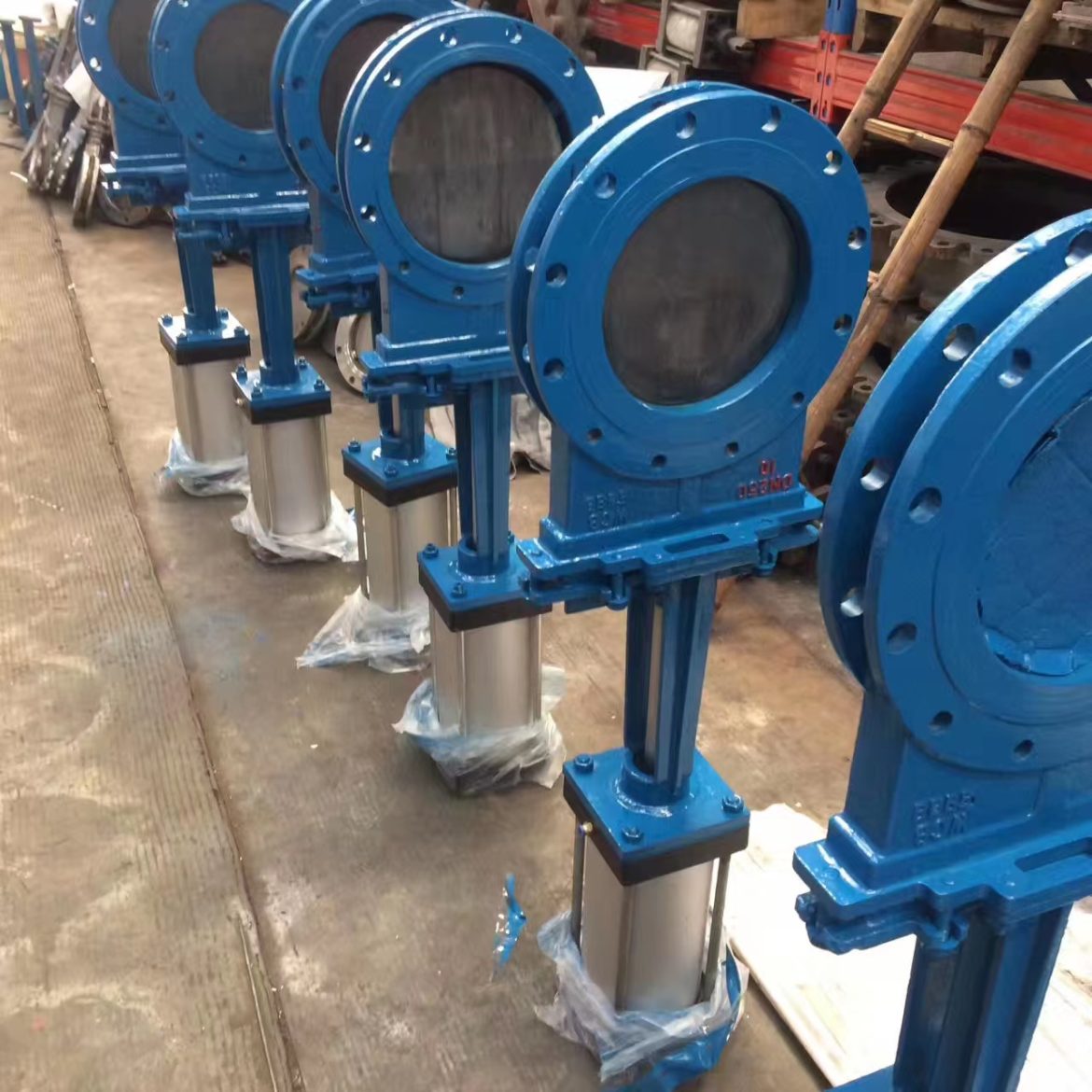 Pneumatic knife gate valve